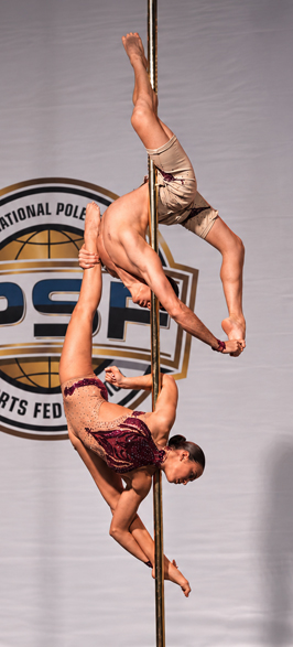 Foto pareja mixta Pole Sport